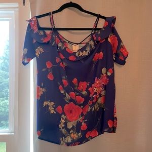 Off the shoulder sheet floral shirt